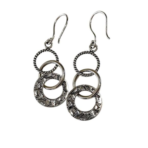 Silpada W1616 RETIRED Triple Threat Earrings Linked circles. - Picture 1 of 2